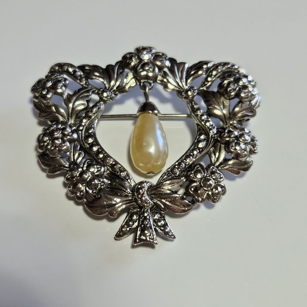 Avon Silver Tone Victorian Style Brooch Pin Floral Faux Pearl Vintage